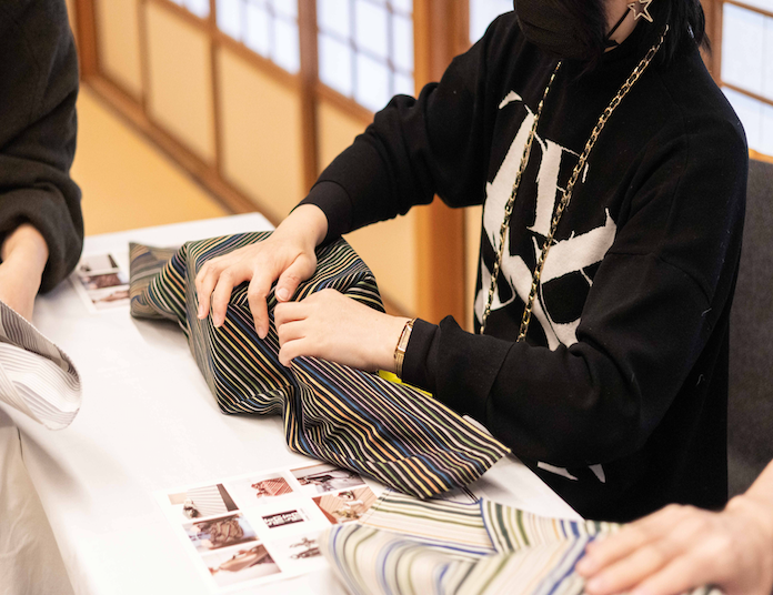 小倉織の復元・再生を辿る-折りと結びの風呂敷体験