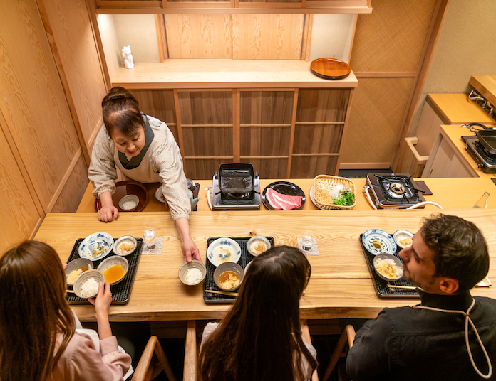 日本の伝統料理「すき焼き」。その最高峰の料亭「あさい」で提供する、すき焼き体験&特別コース