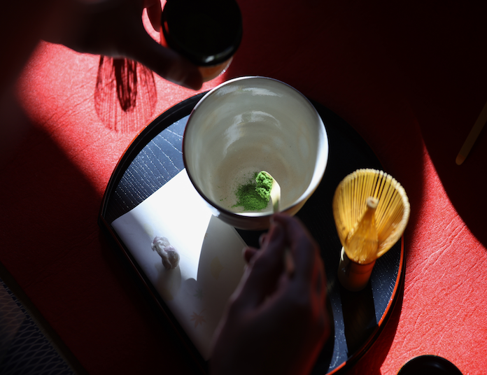 世界中で人気の抹茶の生産現場の見学と師範から学ぶ茶道体験