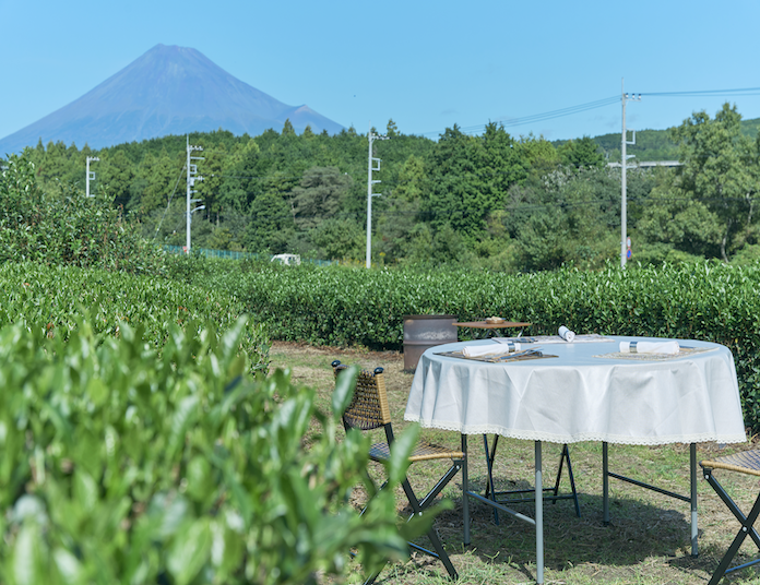 茶師・本多茂兵衛プロデュース。富士山望む茶畑で食す炭火料理とティーセッション