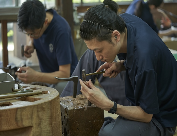 燕三条「玉川堂」で体感する、一枚の銅から生まれる日本の美意識