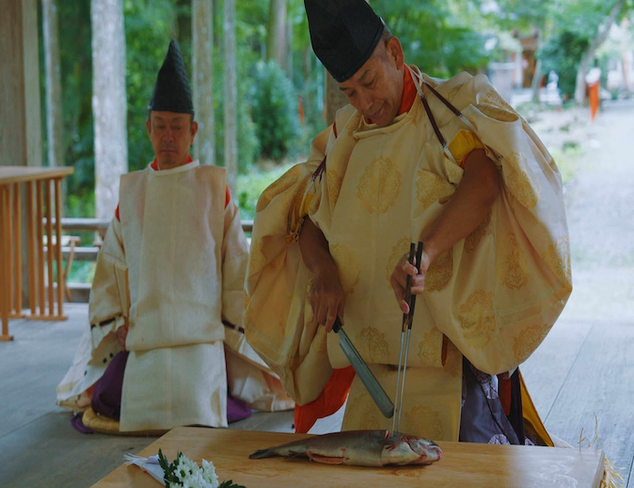 神と人と、祈りと所作が織りなす美の儀式 日吉大社の神域にて拝する下殿正式参拝と庖丁道奉納の特別文化体験
